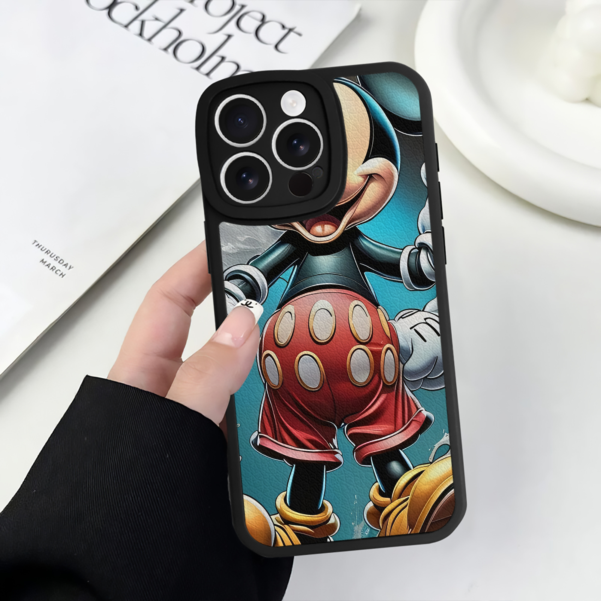（画像用） ミッキーマウス Mickey Mouse 【iPhone 16シリーズ対応】シリコンスマホケース（レザー調） 材質：シリコン